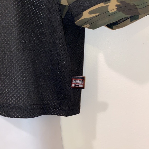 🖤BNWT Men’s Cell Block 13 Camo Mesh Crop Top🖤 - Picture 6 of 10